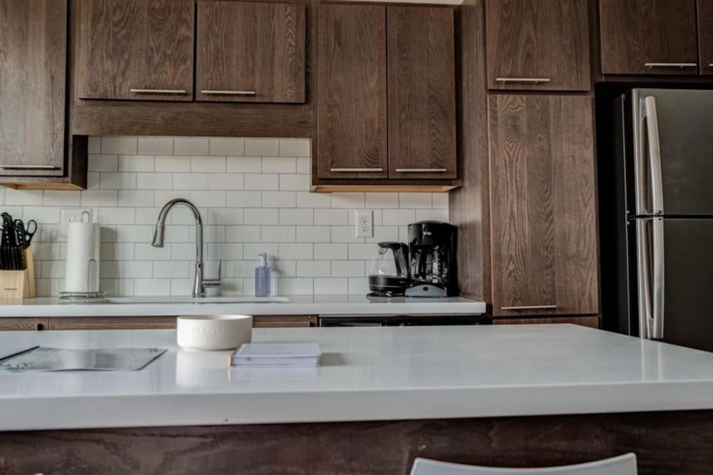 Modern Stylish Downtown Apartment ดิมอยน์ ภายนอก รูปภาพ